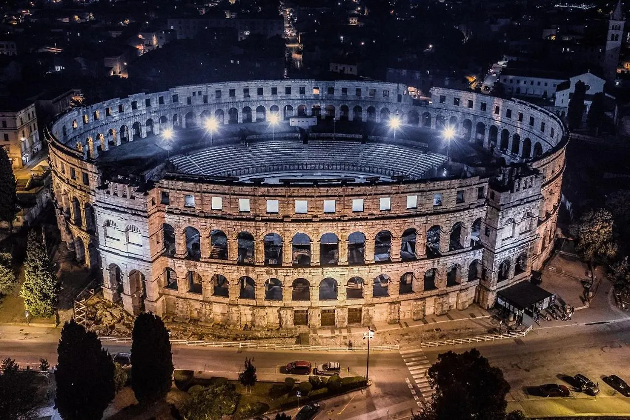 Vila Neyra Pula